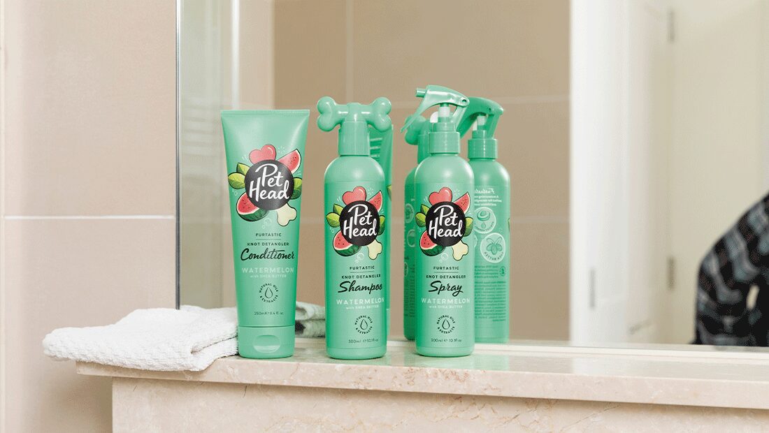 Pet Head Furtastic Knot Detangler Dog Conditioner | Long & Curly Coats | Shea Butter & Apricot Oil | Watermelon Scent | Vegan & Cruelty-Free | 250ml
