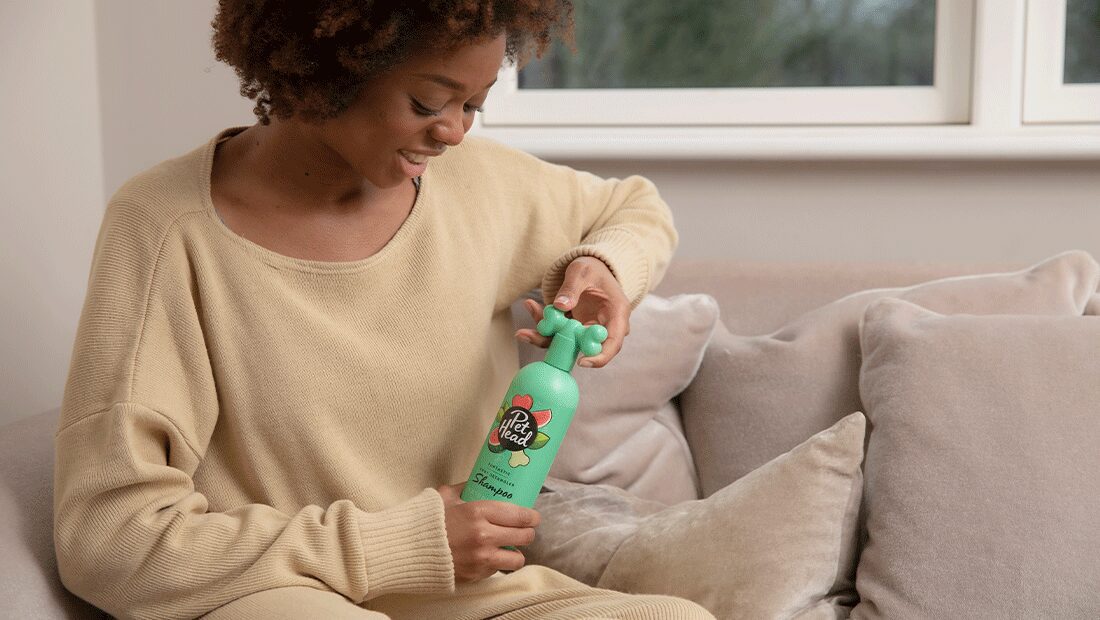 Pet Head Furtastic Knot Detangling Dog Shampoo | Long & Curly Coats | Shea Butter & Apricot Oil | Watermelon Scent | Vegan & Cruelty-Free | 300ml